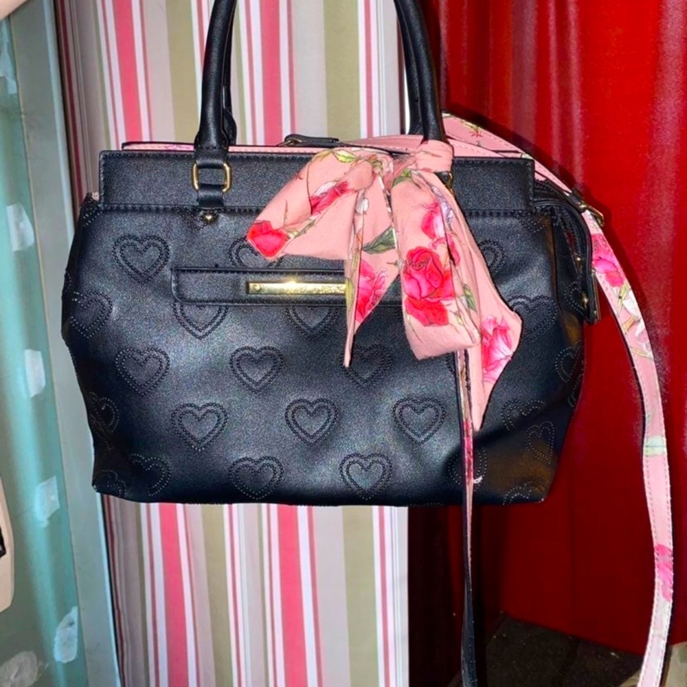 Betsey Johnson black quilted heart handbag purse crossbody/shoulder